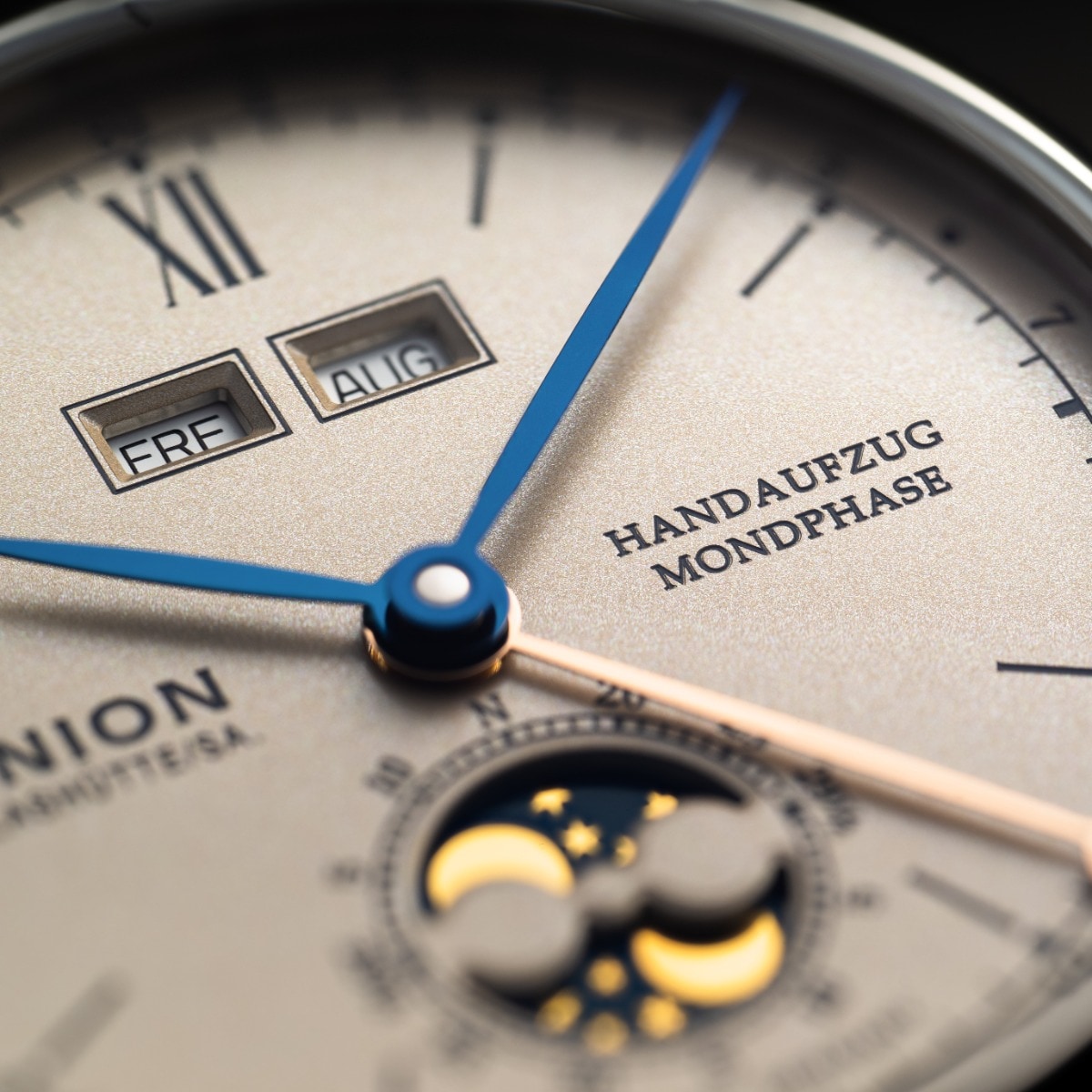 Dial with a traditional character